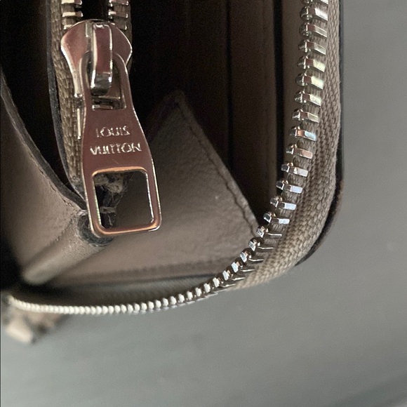 Louis Vuitton Beige Portefeuille Comete Leather Zipper Wallet with Dust Bag - Picture 8 of 10